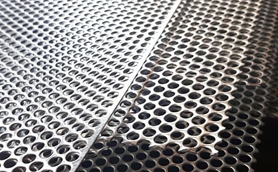AISI SS321 แผ่นเจาะรูสแตนเลสรูกลม ASTM Perforated Sheet